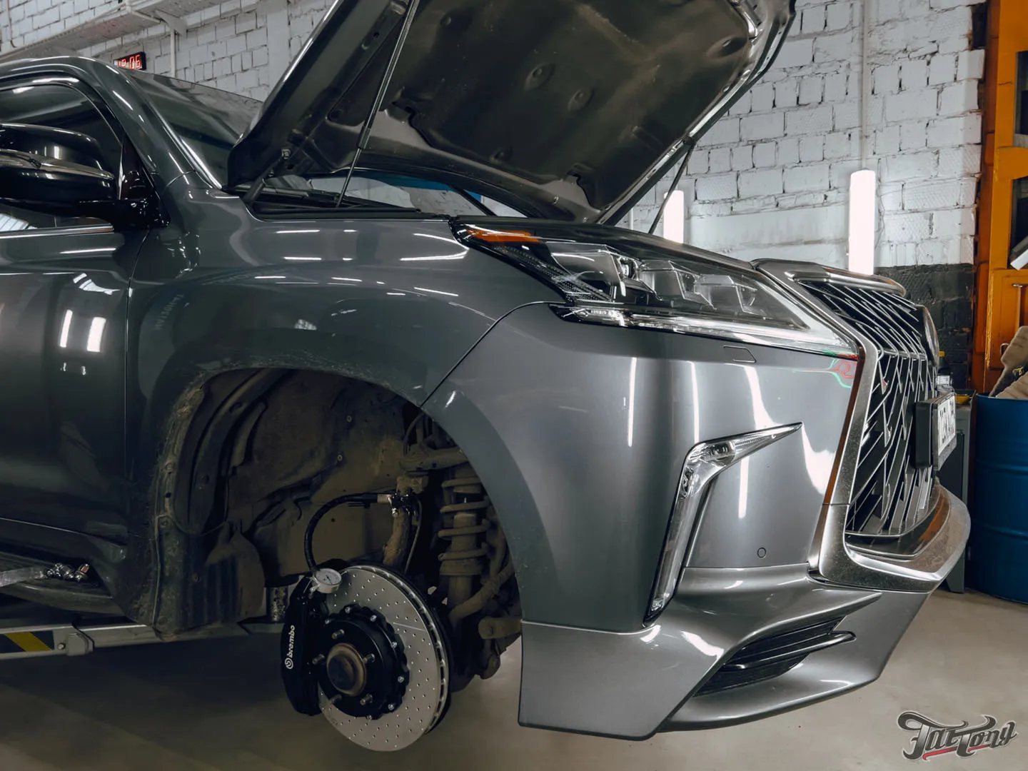 Установили усиленную тормозную систему Brembo на Lexus LX 570 Superior. Взвесили и сравнили ее со стоковой системой. Что из этого вышло?